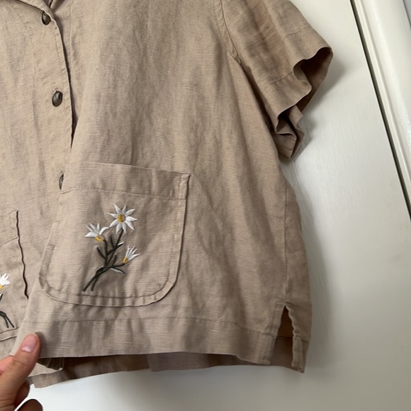 Vintage button down with embroidered flowers - Picture 5 of 6